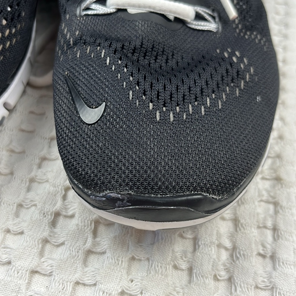 Nike Free Ladies Size 7-1/2 Black & White Running Shoes Pre Owned - Picture 4 of 14